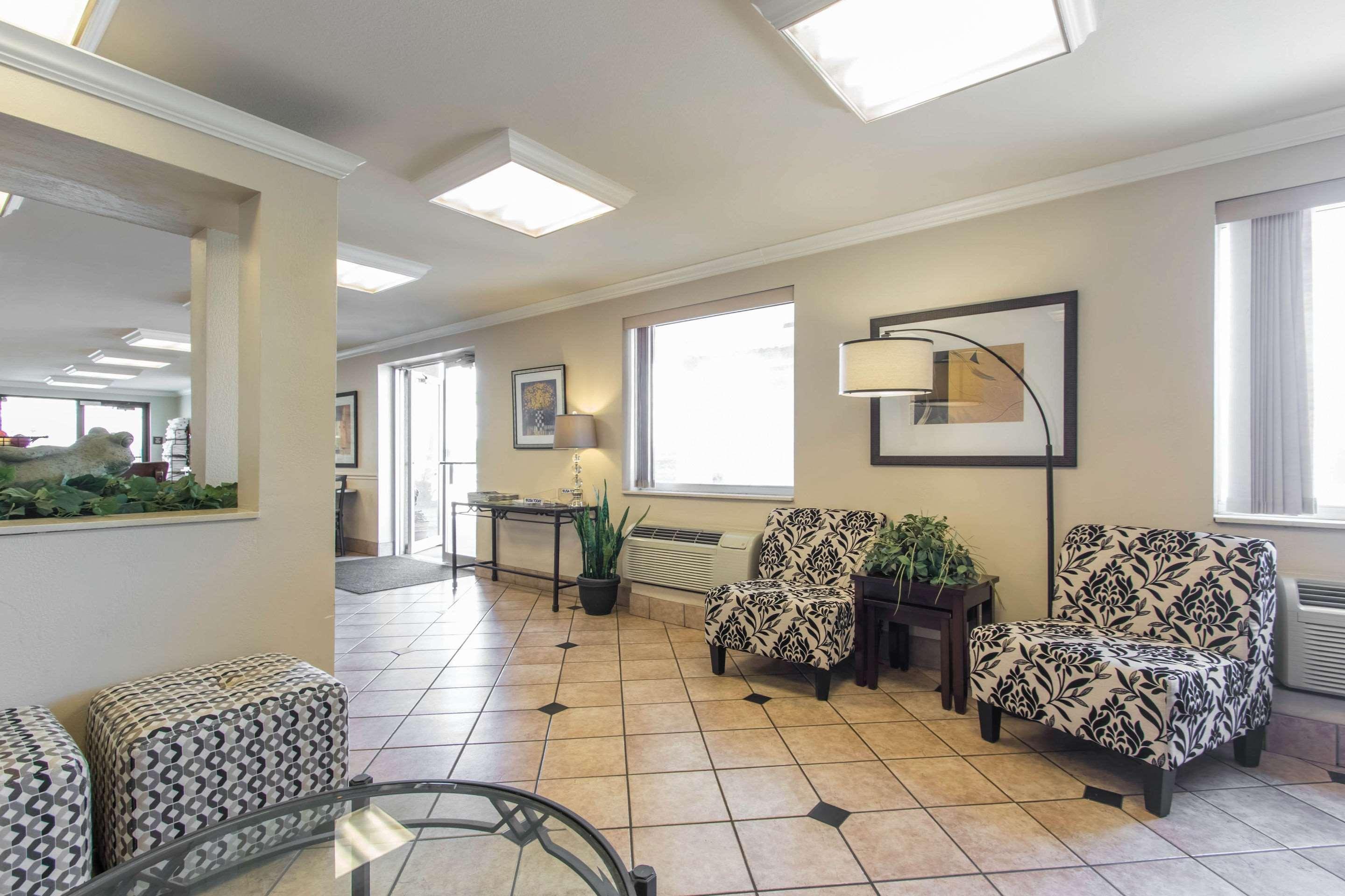 Econo Lodge Inn & Suites Joplin Exteriör bild