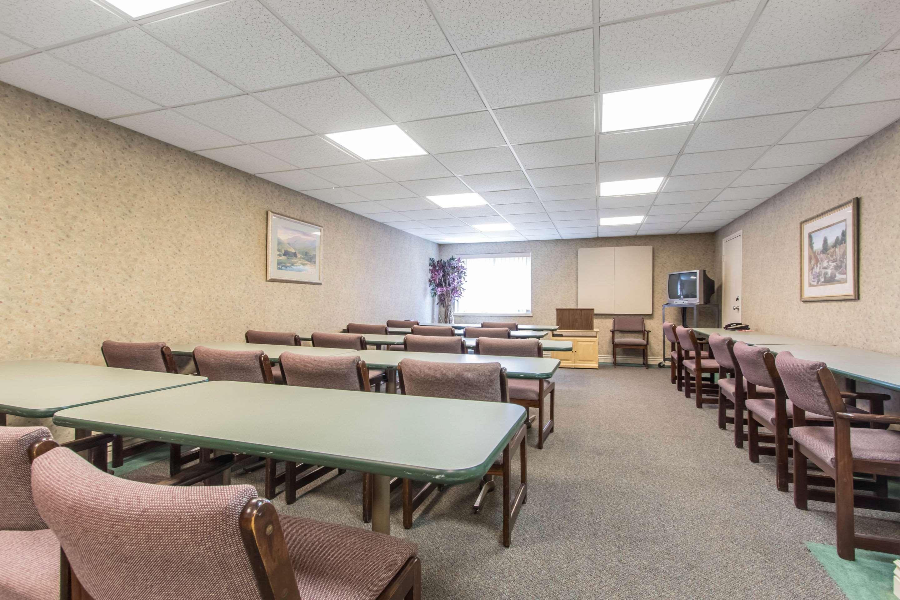 Econo Lodge Inn & Suites Joplin Exteriör bild